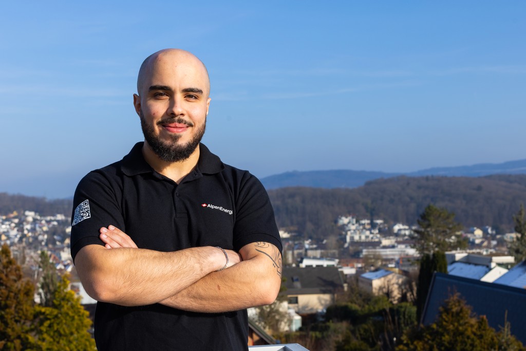 Solaranlage von AlpenEnergie auf einem Schweizer Einfamilienhaus
