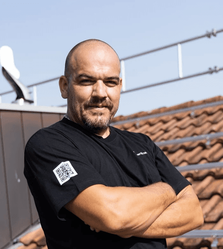 Antonio Mila, Solarmonteur bei AlpenEnergie