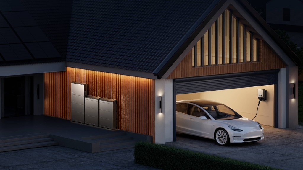 PowerOcean Stromspeicher in modernem Hauskeller mit Solaranlage